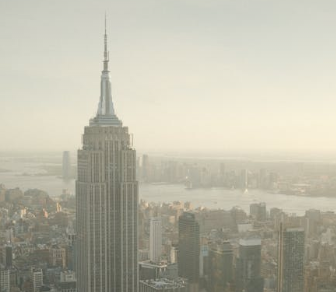 虽然市场普遍预期美联储将继续降息，但美国经济数据发布使一切变得扑朔迷离(图1)