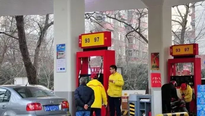 今天9月25日,今日油价迎来大幅暴涨(图2) 今天9月25日,今日油价迎来大幅暴涨(图2)