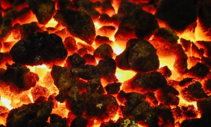 焦炭短期偏强 盘动力煤期货小幅回升(图1)